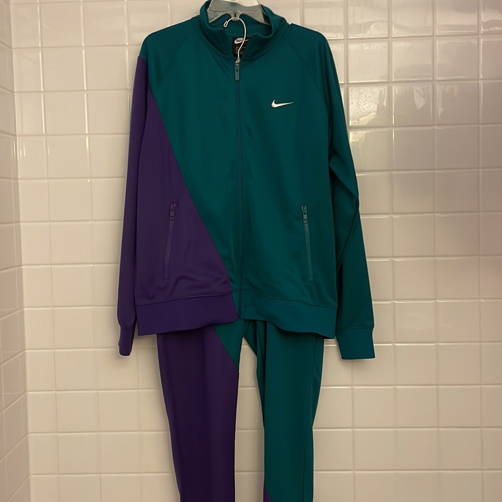 NIKE sportswear swoosh set of track jacket and pants . Size L. Color block
